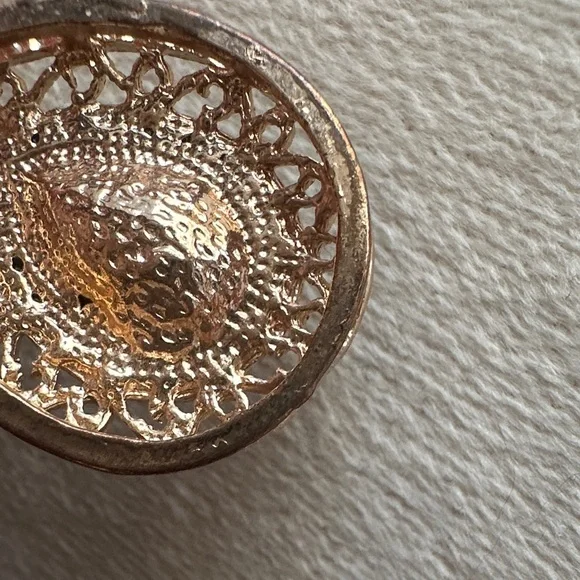 Faceted Blue and Gold Teardrop Pendant Necklace on Twisted Chain - Picture 7 of 16